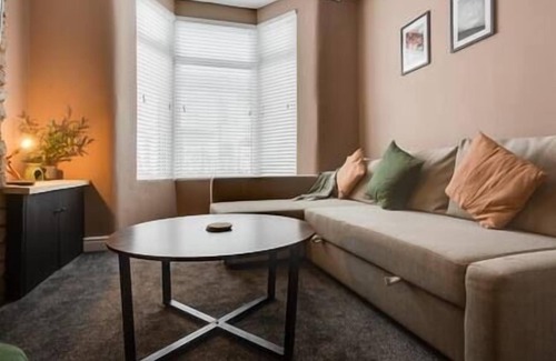 Liverpool House | Orange Rentals- Home for 8 guests- FREE Parking