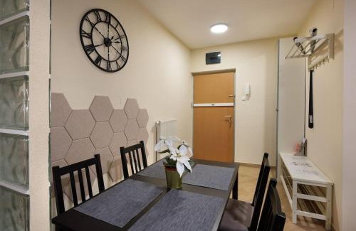 Ferencvaros Apartment | OrangeHomes Garden View Friendly Home with FREE parking