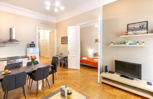 Belso-Ferencvaros Apartment | ORANGEHOMES Kalvin Sq 2 bedroom apartment