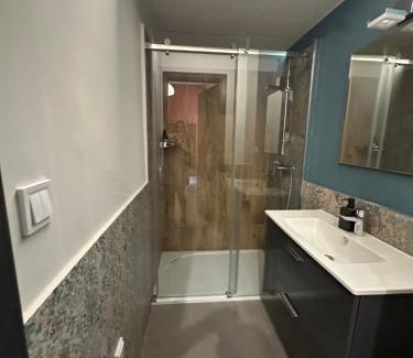 Belvaros - Lipotvaros Apartment | OrangeHomes Pop 36 two bedroom apartment near Parliament