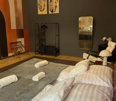 Belvaros - Lipotvaros Apartment | OrangeHomes Pop 36 two bedroom apartment near Parliament