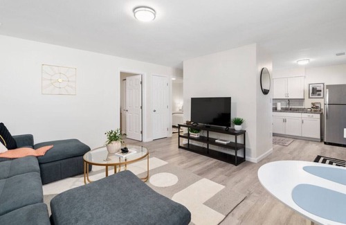 Columbus Apartment | Orchard Arc - 2BR 1BA Apt near NCH