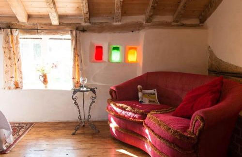 Sudbury House | Orchard Cottage cosy rustic comfort just across the fields to a great Pub