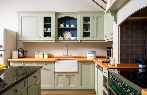 Upper Oddington Cottage | ORCHARD HOUSE, pet friendly, with open fire in Stow-On-The-Wold