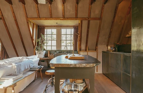 Old Town Apartment | Ord’s Loft - Royal Mile Historic Luxury Apartment