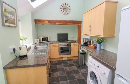 Dinas Cross Cottage | ORIELTON COTTAGE, pet friendly, with open fire in Dinas Cross