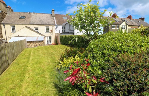 Dinas Cross Cottage | ORIELTON COTTAGE, pet friendly, with open fire in Dinas Cross