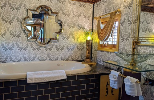 Sequim Hotel | Orient Express at Olympic Railway Inn - Pet Friendly