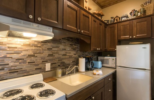 Bryson City Apartment | Orient Point Suite at the Calhoun House Inn & Suites