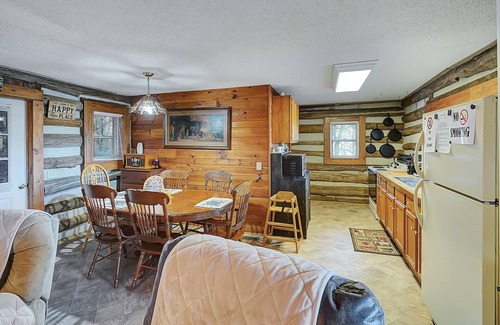 Waynesville Cabin | Original log home in the Smokey Mountains