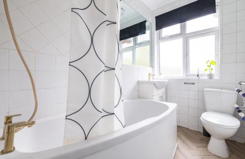 Luton House | Orion Room - Twin Room in Luton