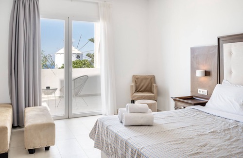 Pyrgos Hotel | Orizontes Hotel Santorini