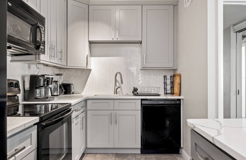 Englewood Park House | Orlando Airport Vacation Home Pet Friendly