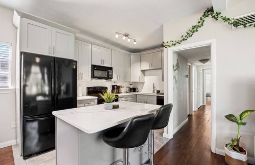 Englewood Park House | Orlando Airport Vacation Home Pet Friendly