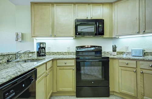 Kissimmee Resort | Orlando, FL: Studio w/Resort Pool, Hot Tub, WiFi & More! 4 Miles from Disney