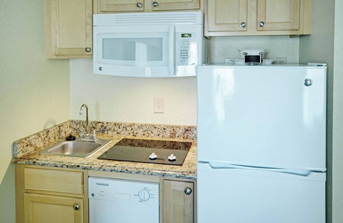 Kissimmee Resort | Orlando, FL: Studio w/Resort Pool, Hot Tub, WiFi & More! 4 Miles from Disney