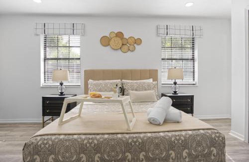 St. James Park House | Orlando Getaway 6br Retreat W Pool & Fireplace