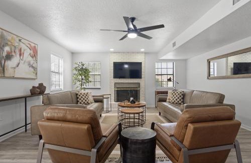 St. James Park House | Orlando Getaway 6br Retreat W Pool & Fireplace