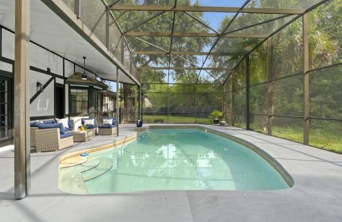 St. James Park House | Orlando Getaway 6br Retreat W Pool & Fireplace