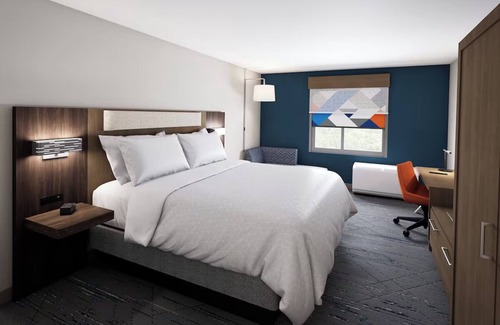 West Kissimmee Hotel | Orlando's Best: 3 Magical Rooms w/Free Breakfast, Pools & Theme Park Access