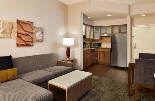 Airport North House | Orlando suites with an MCO airport shuttle !