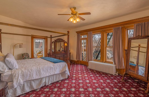 Pueblo House | Orman Mansion- Most Luxurious Stay! King Suite