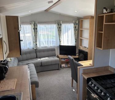 Selsey Other | Oscars Inn, West Sands, Seal Bay Resort