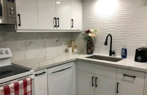 Durham Region Apartment | Oshawa Getaway!