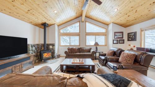 Truckee House | Oslo Haus by AvantStay Cabin Retreat Near Northstar Downtown Truckee
