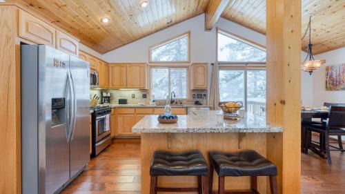 Truckee House | Oslo Haus by AvantStay Cabin Retreat Near Northstar Downtown Truckee