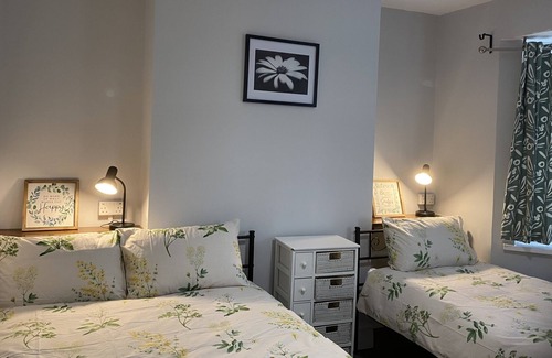 Derby House | Osmaston Park 4 bedrooms house with 7 beds, Free Wi-Fi, parking, washing machine