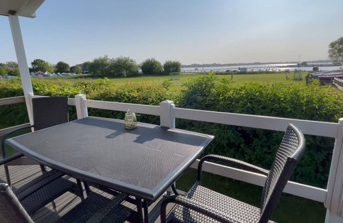 Gelting House | Ostseechalet Strandmuschel - Direkter Meerblick, Überdachte Terrasse, Parkplatz