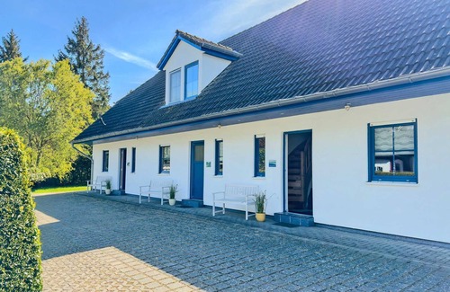 Wieck auf dem Darss House | Ostseeschwimmer - Baltic Sea swimmer (right) Holiday home