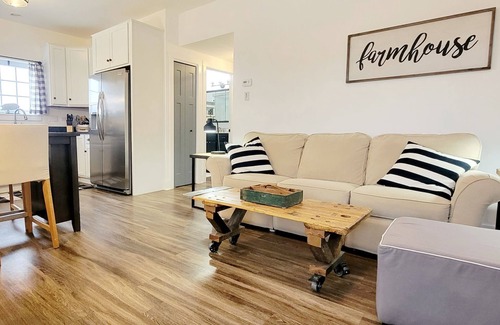 Ottawa House | Ottawa Farm House | 1 Bed, 1 Bath