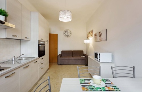 Santa Maria Novella Apartment | Our apartment is located in a great position to move comfortably in the main points of Florence!On foot, in a few minutes, you can reach the Arno, the Santa Maria Novella train station and the Piazza del Duomo.In addition, the apartment is close to via B