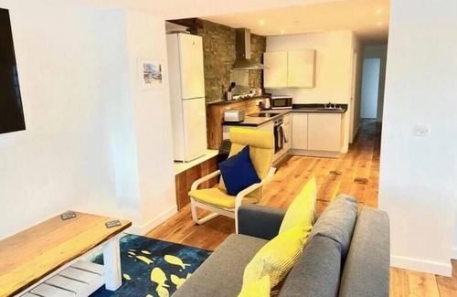 New Quay House | Our cosy 2-bedroom apartment is just steps away from New Quay beaches