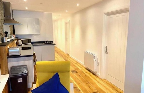 New Quay House | Our cosy 2-bedroom apartment is just steps away from New Quay beaches
