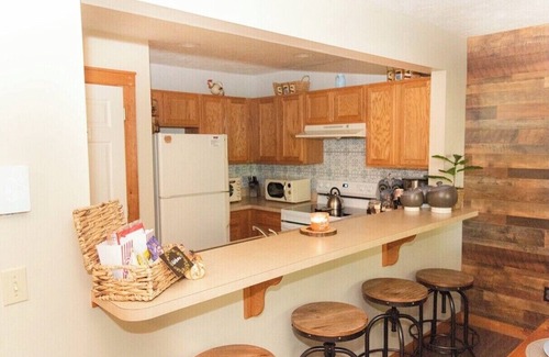 Tannersville House | Our home is located 2 Mins to Ski Lift & Indoor Outdoor Waterpark! Pet Friendly