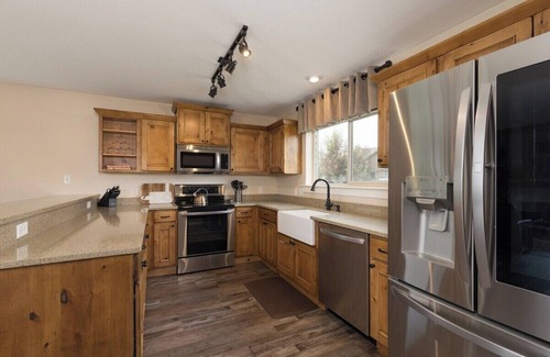 Big Sky Ski Chalet | Ousel Falls Retreat - Big Sky Town Center