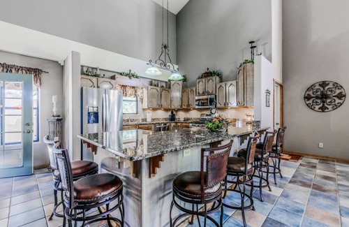 Alto Apartment | Out of Bounds:Alto Luxury Pueblo/Views/Alto CC