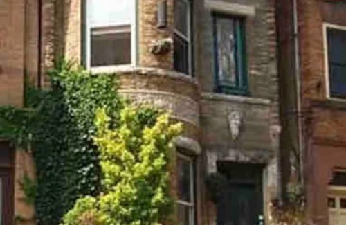 Central Business District House | Out of the Blue Room in Newark, New Jersey