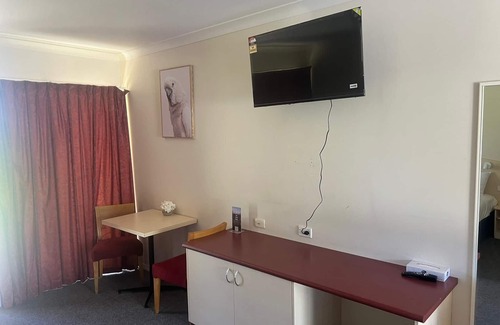Hay South Hotel | Outback Quarters Motel Hay and Restaurant