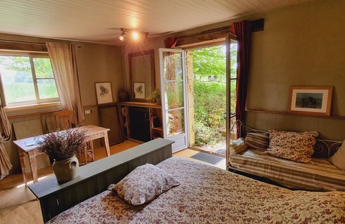 Manaurie Cottage | Outbuilding of a character house