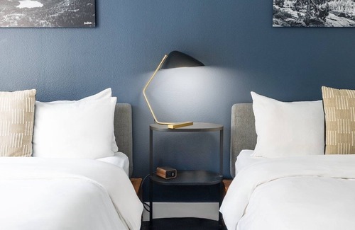 Truckee Hotel | Outdoor Adventure Haven: Heated Hot Tub & Sauna at Cozy Mountain Stay