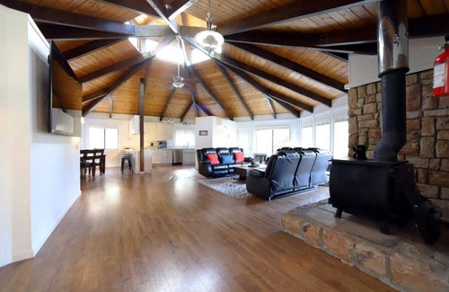 Apple Hill Apartment | Outdoor Deck - Pool Table - Fireplace - Grill