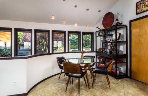 Oak Creek House | Outdoor Entertaining Space Sedona Mtn-View Home