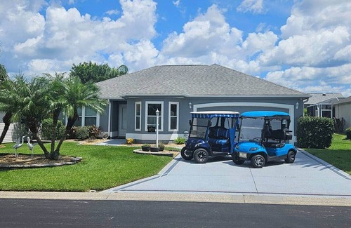 The Villages House | Outdoor Fun at the Pool + 2 Golf Carts!