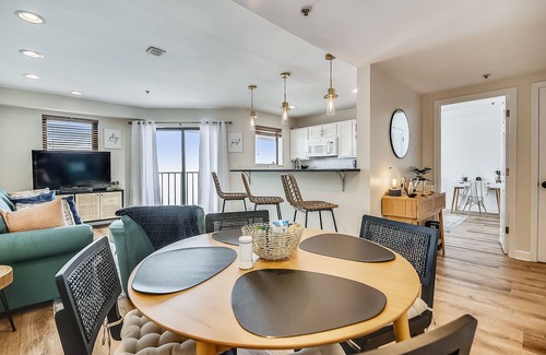 Myrtle Beach Condo | Outdoor/Indoor Pool! Lazy River! Spacious!