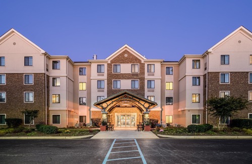 Christiana Apartment | Outdoor Pool. Free Breakfast. Only 10 Min to University of Delaware!
