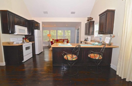 Point Clear House | Outdoorsy cottage in Fairhope, AL; pet friendly; conveniently located